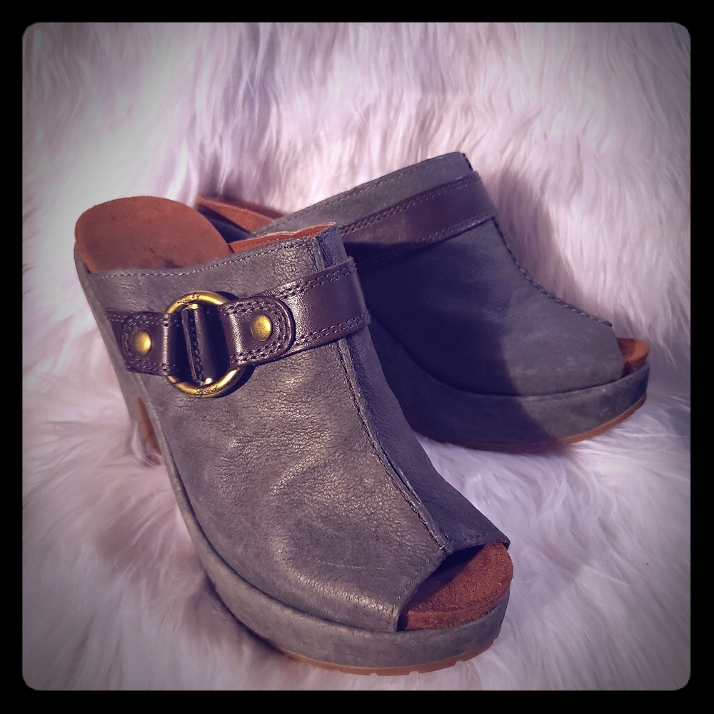Lucky Brand Gray Mules with Gold Buckle